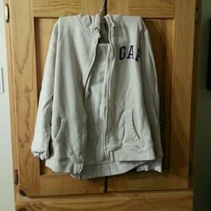 GAP sweatshirt